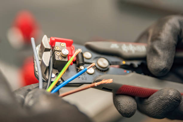  Rpinteria, CA Electrician Pros